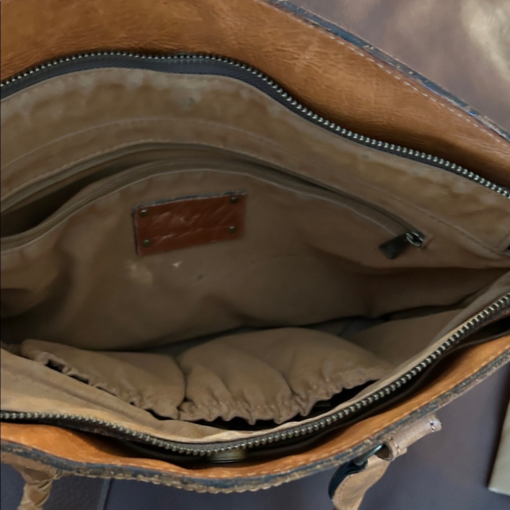Patricia Nash Embossed Leather Shoulder Bag - Tan. With dust bag - Picture 4 of 6